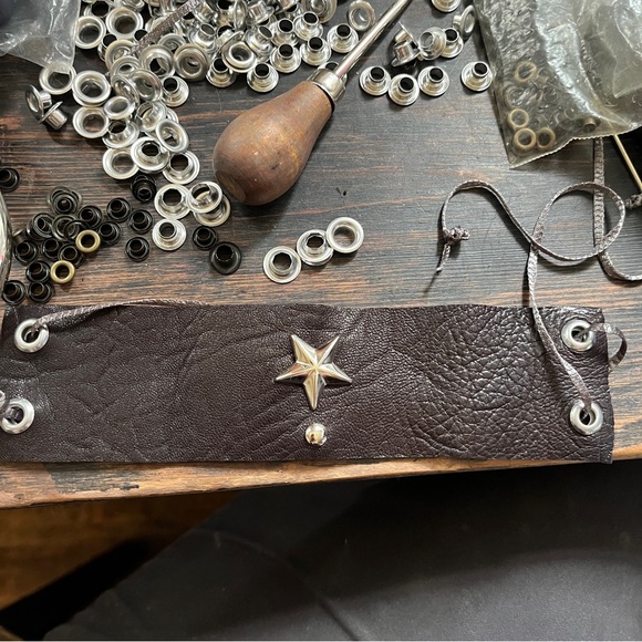 Chic Black Leather Choker with Silver Star - Picture 4 of 4